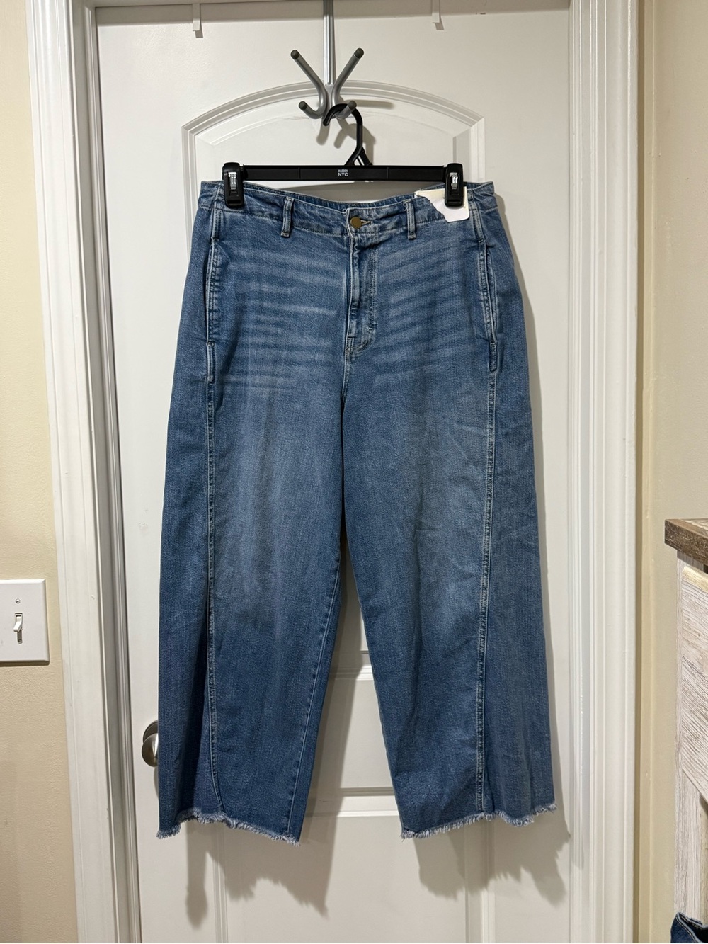 a.n.a Wide-Leg Cropped Jeans in Medium Blue